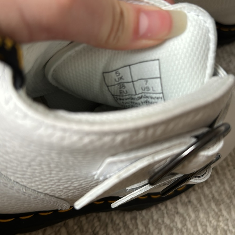 NEW DR MARTENS DEVON HEART LEATHER PLATFORM BOOTS - Picture 12 of 12